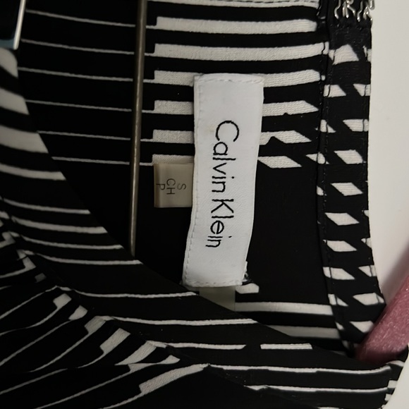 Calvin Klein top - Picture 3 of 3